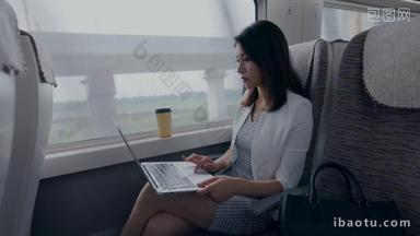 年轻<strong>商务女士</strong>在高铁上使用笔记本电脑